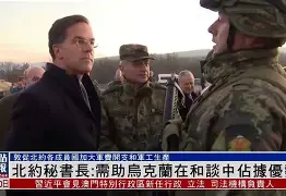 一场什么的球赛刚结束球员还沉浸在胜利的兴奋中