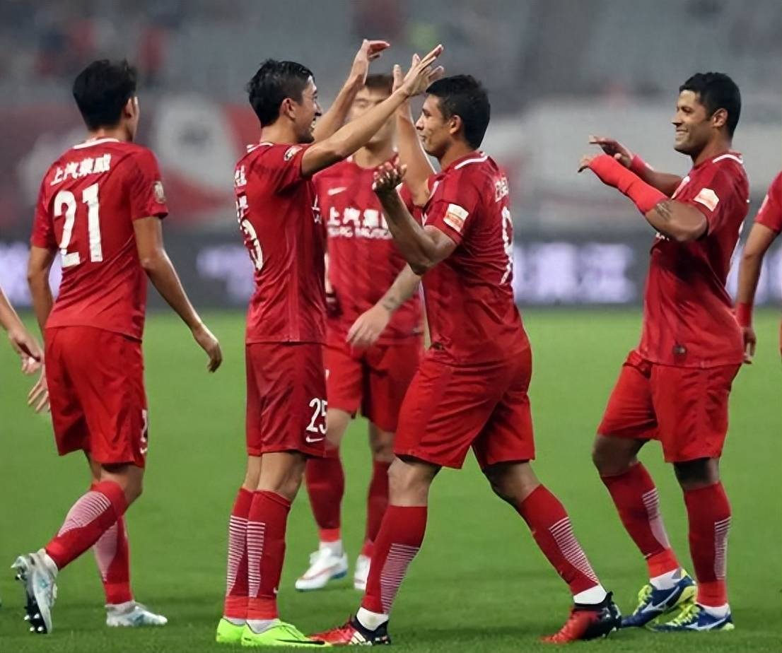 上港主场战胜鲁能,积分暂列第二名