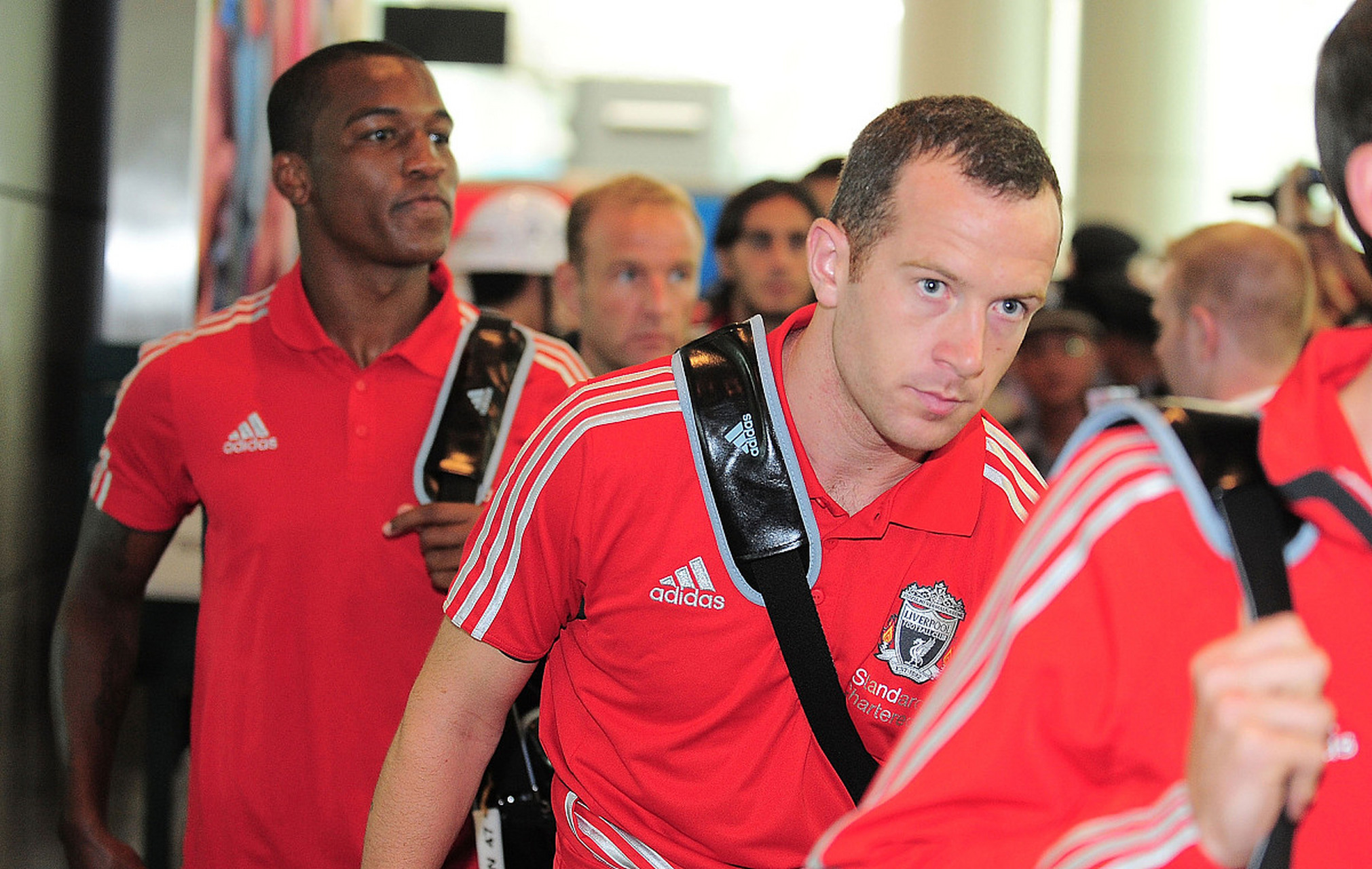 KY Game-奥格斯堡球队在比赛中取得激动人心的胜利英语